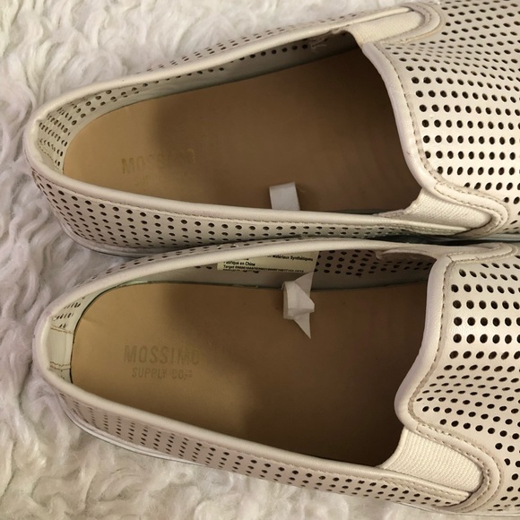 Mossimo cream perforated slip on loafer, 9.5 - Picture 4 of 8
